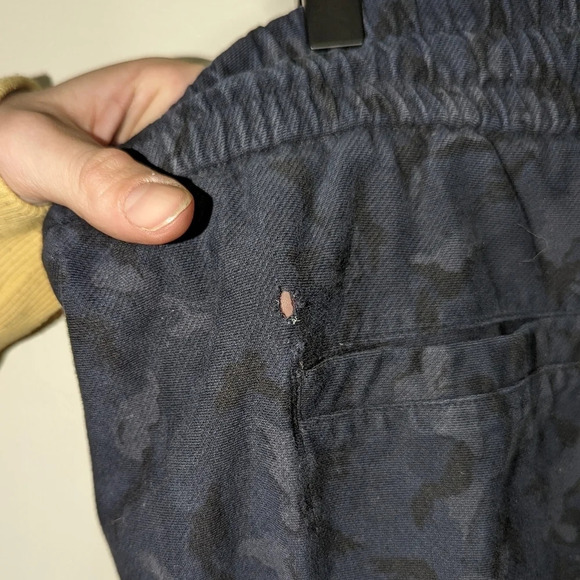 Athleta Printed Farallon Jogger Stratum Camo Navy‎ Blue Black Women's Size 18 - Picture 4 of 7